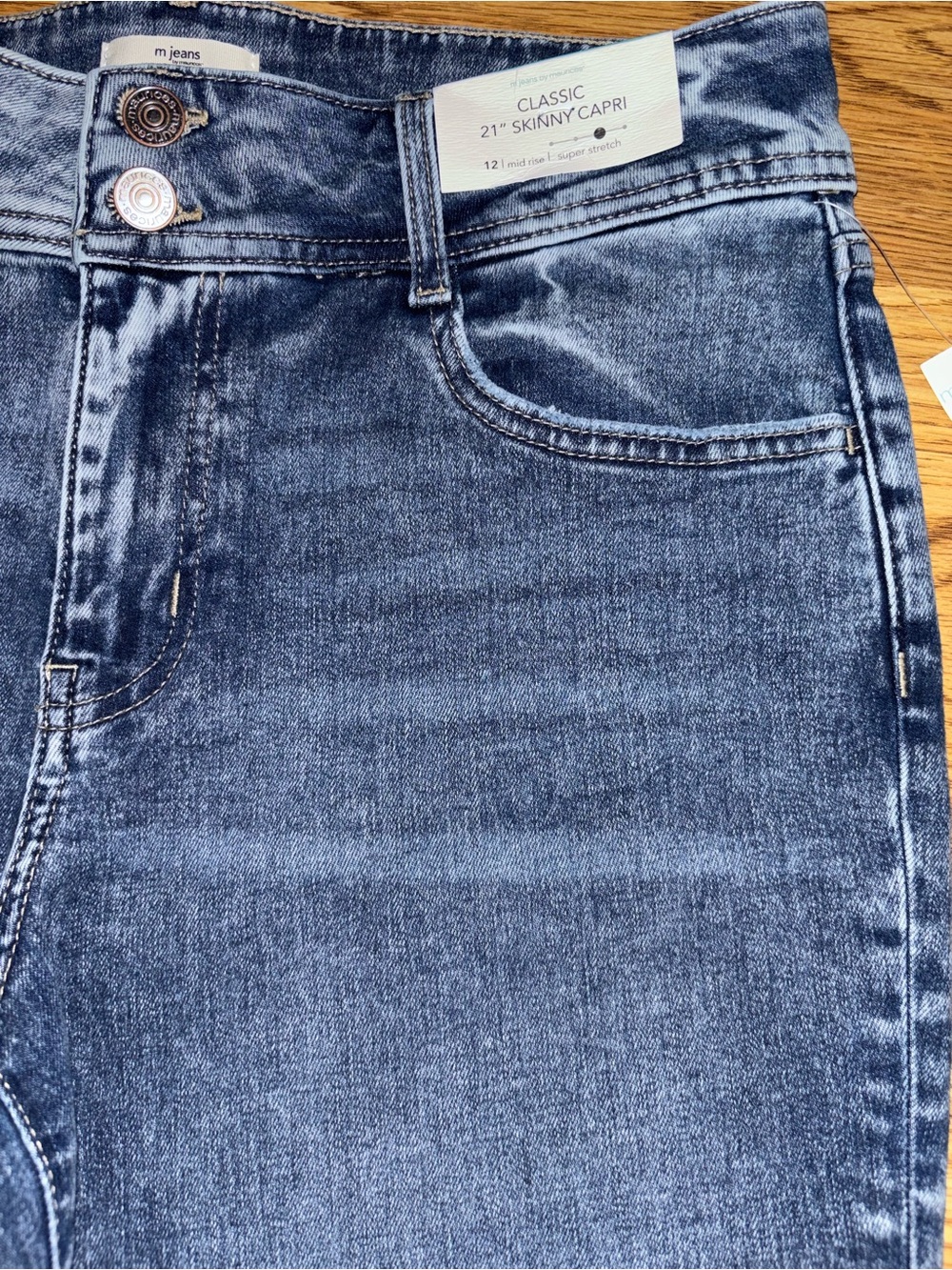 M Jeans By Maurices Classic 21 Inch Cuffed Denim Capri Women’s Size 12 Acid Wash - Picture 7 of 16